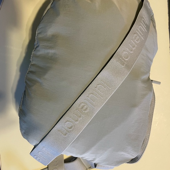 Lululemon Windbreaker - Picture 6 of 9